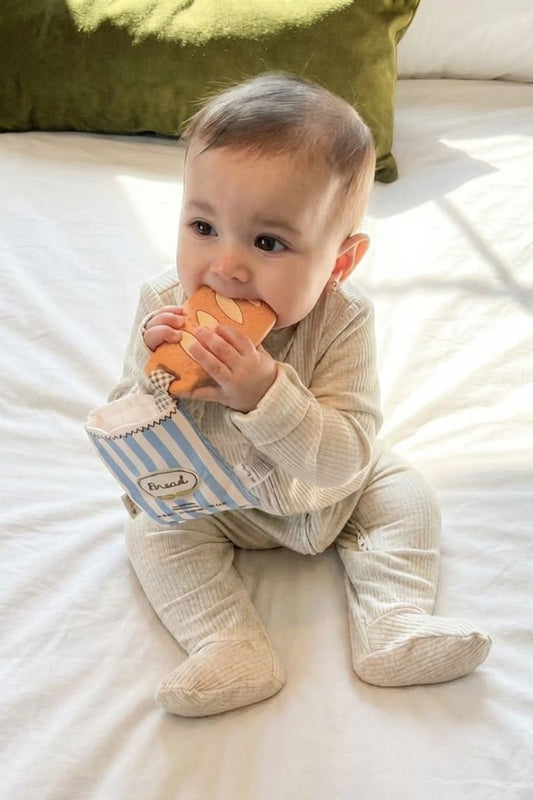Itzy Crinkle Teether Baguette