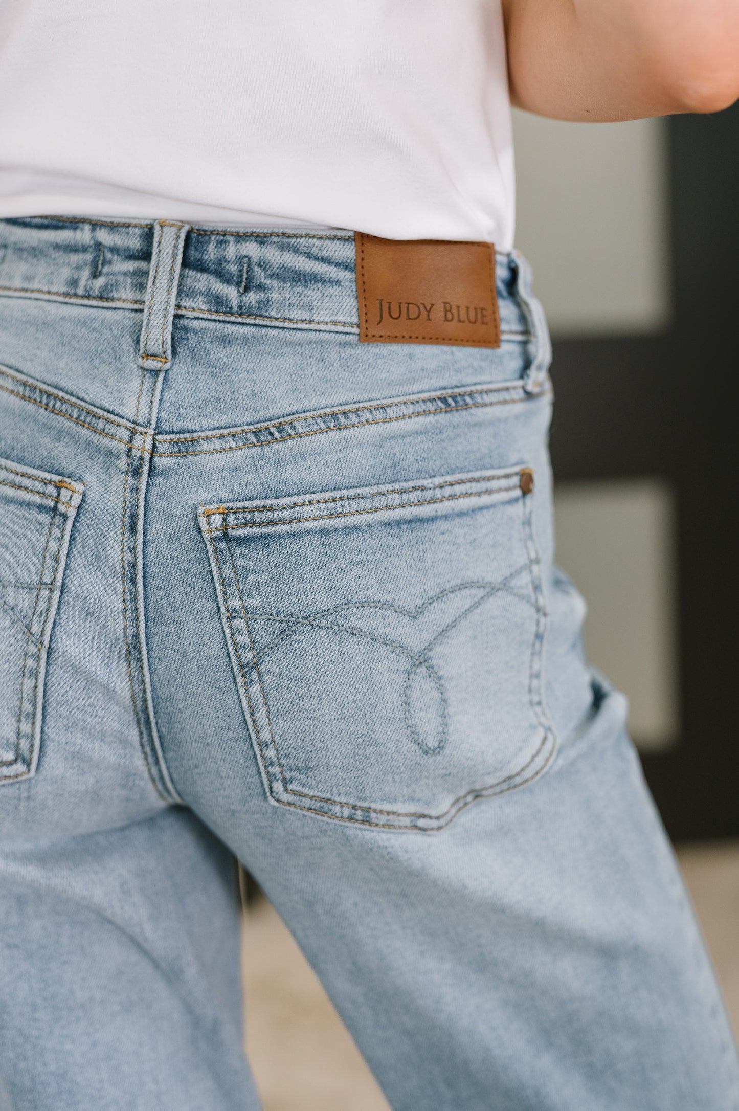 Heather Mid Rise Rigid Magic Straight (Online Exclusive)