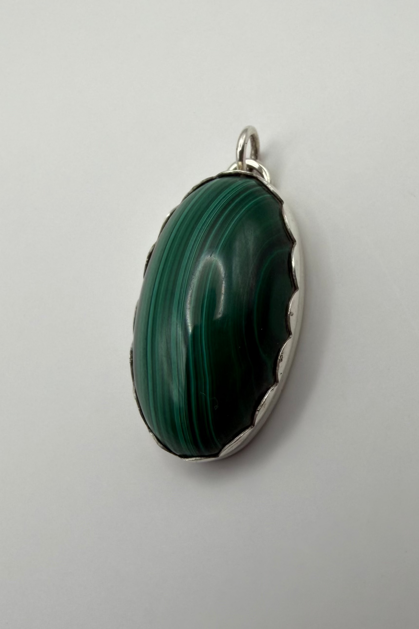 side view of pendant featuring a scalloped bezel.