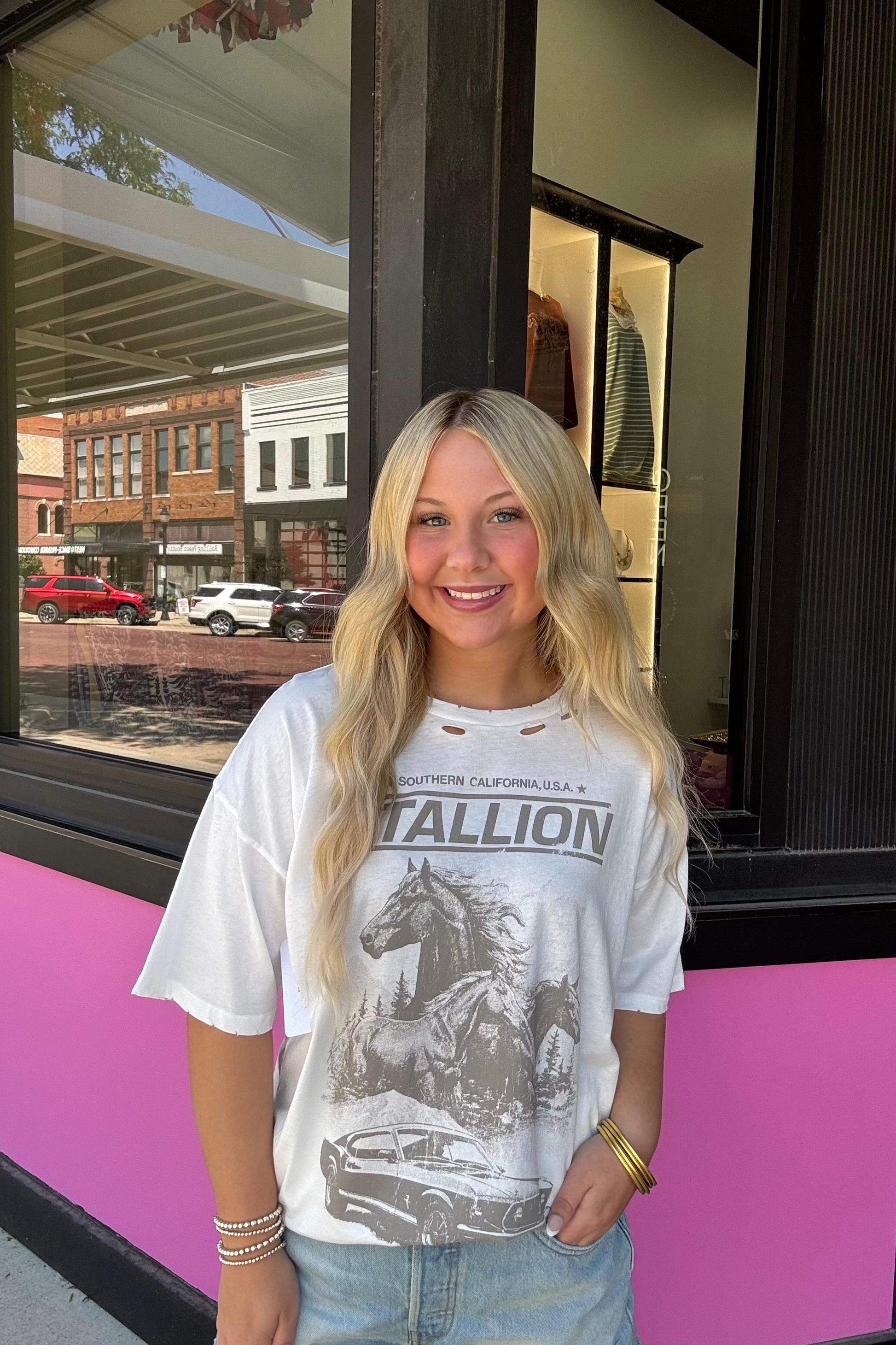 white stallion graphic tee