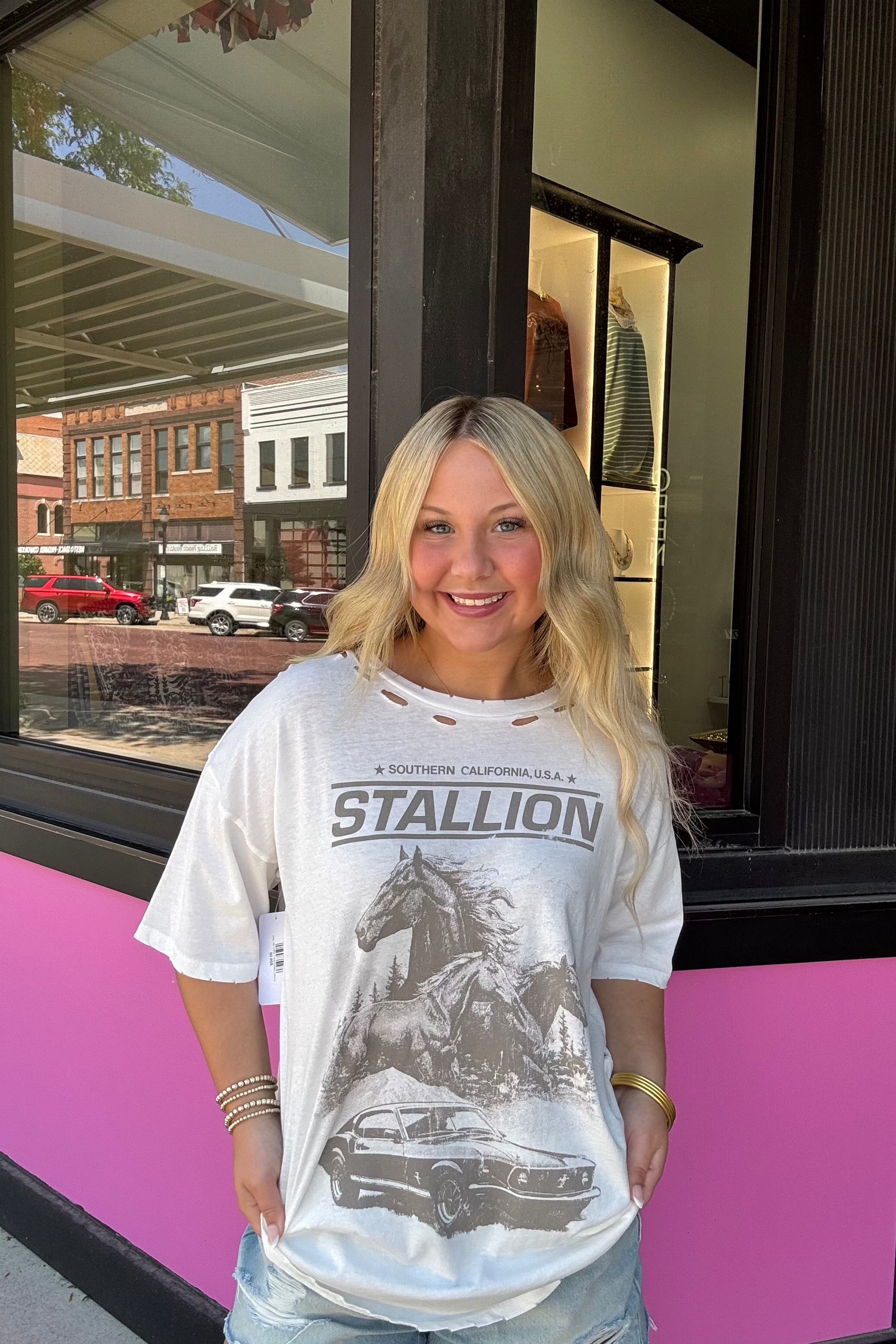 white stallion graphic tee