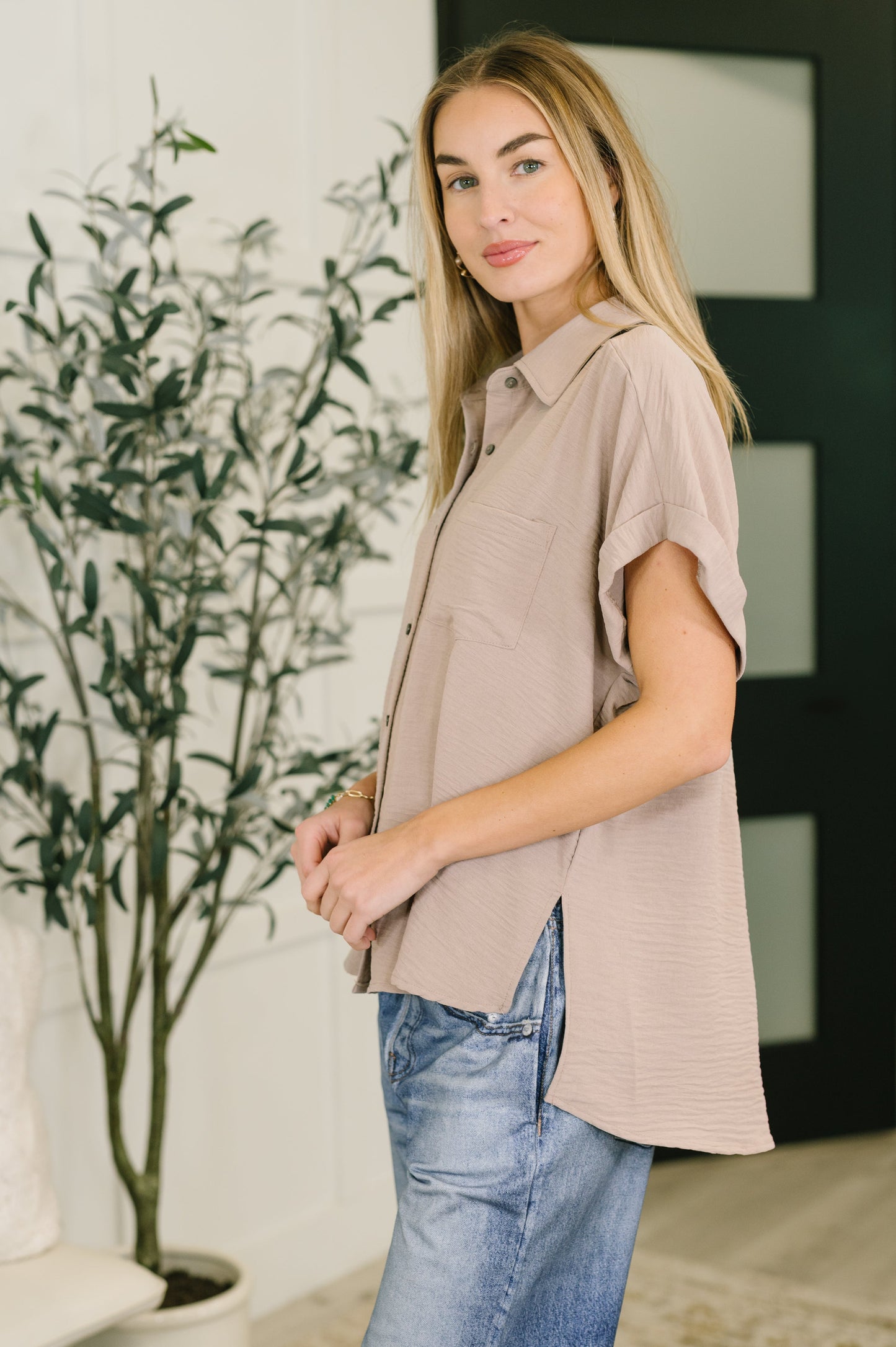 Keep Up Collared Button Down in Ash Mocha (Online Exclusive)