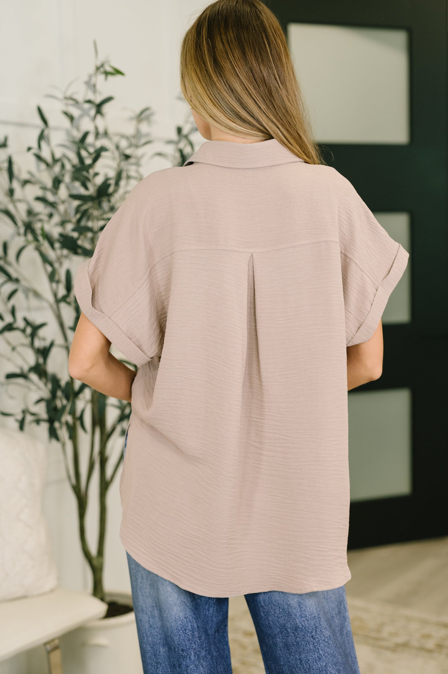 Keep Up Collared Button Down in Ash Mocha (Online Exclusive)