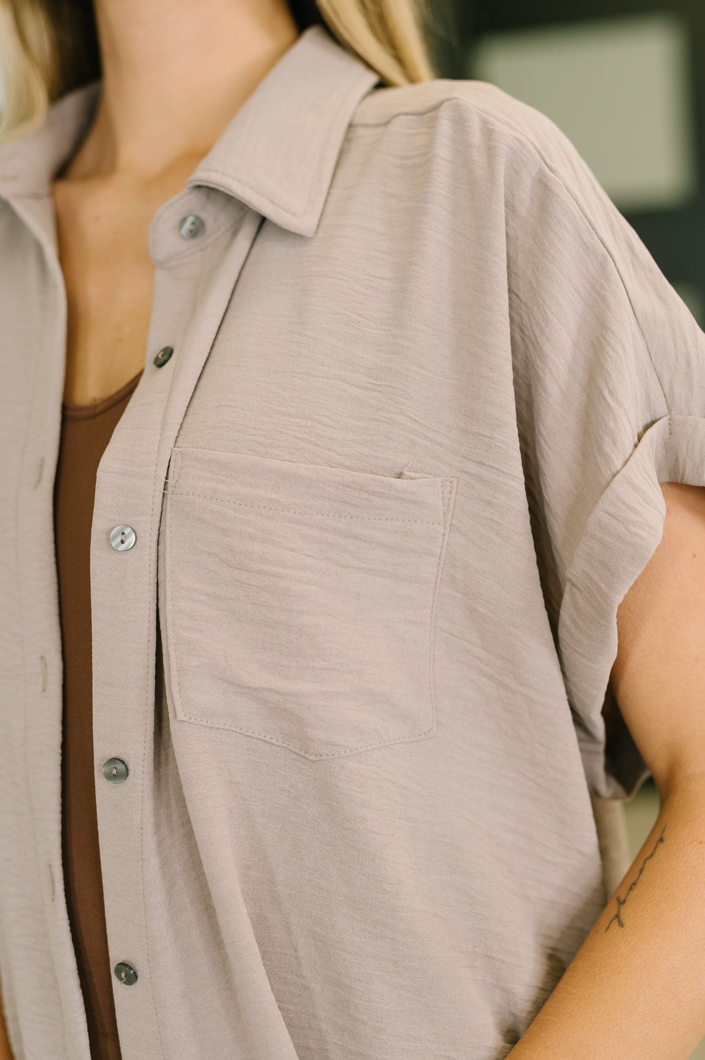 Keep Up Collared Button Down in Ash Mocha (Online Exclusive)