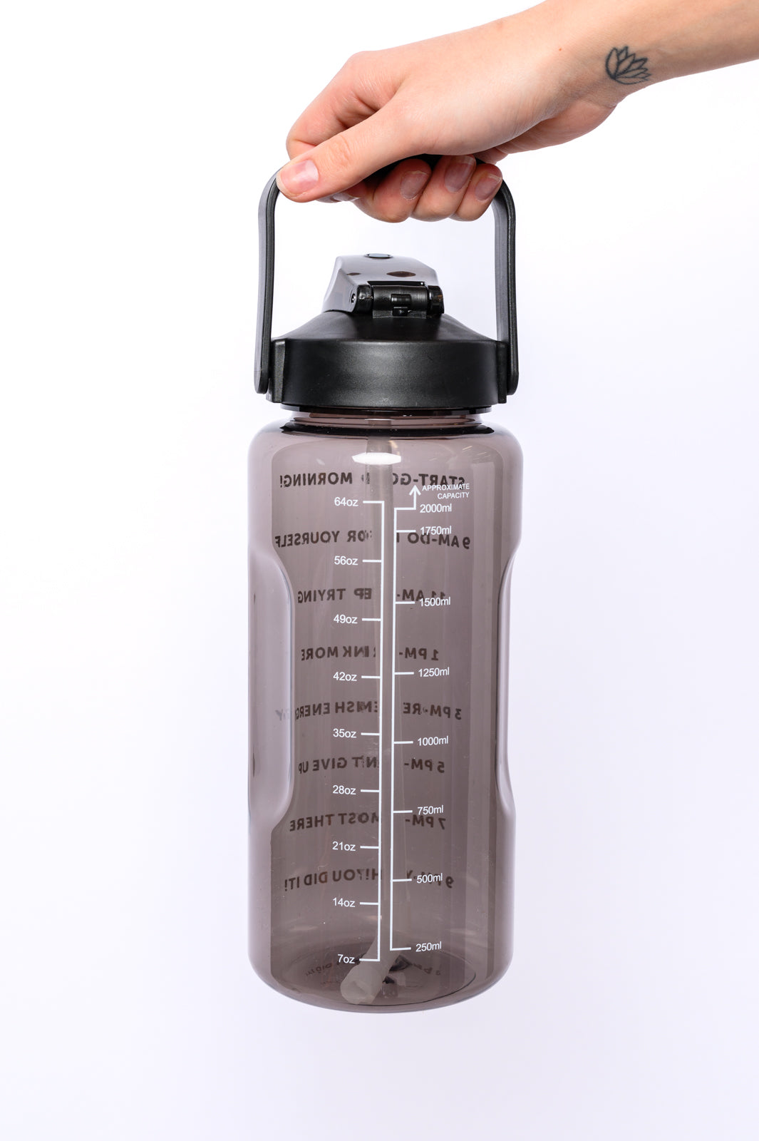 Elevated Water Tracking Bottle in Black (ONLINE EXCLUSIVE)