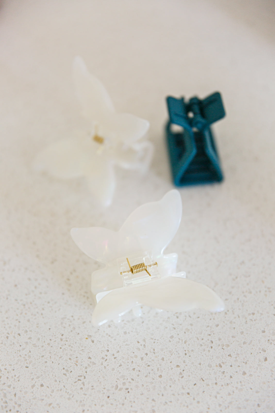 Pearl Butterfly Claw Clip in Ivory (ONLINE EXCLUSIVE)