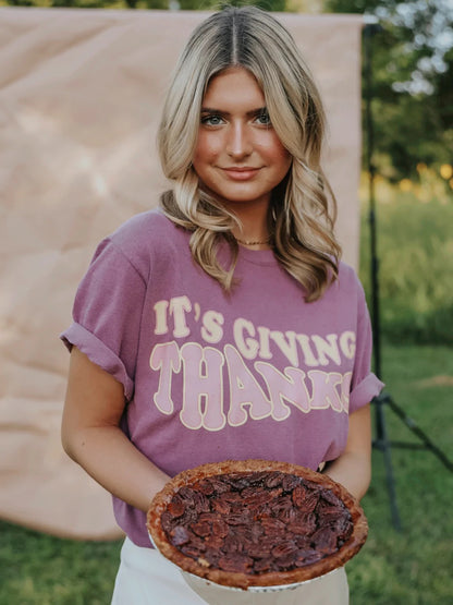 It's Giving Thanks Graphic Tee